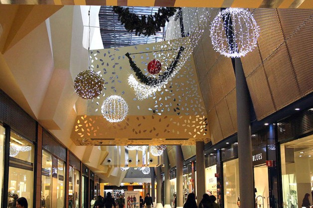 Indoor Decorations for Shopping Centers 09